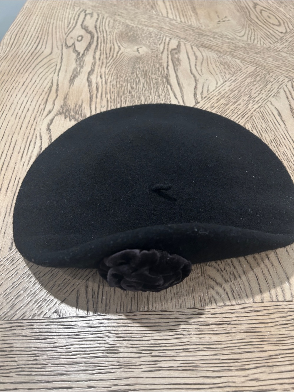Black 100%Wool Beret Hat with flower appliqué